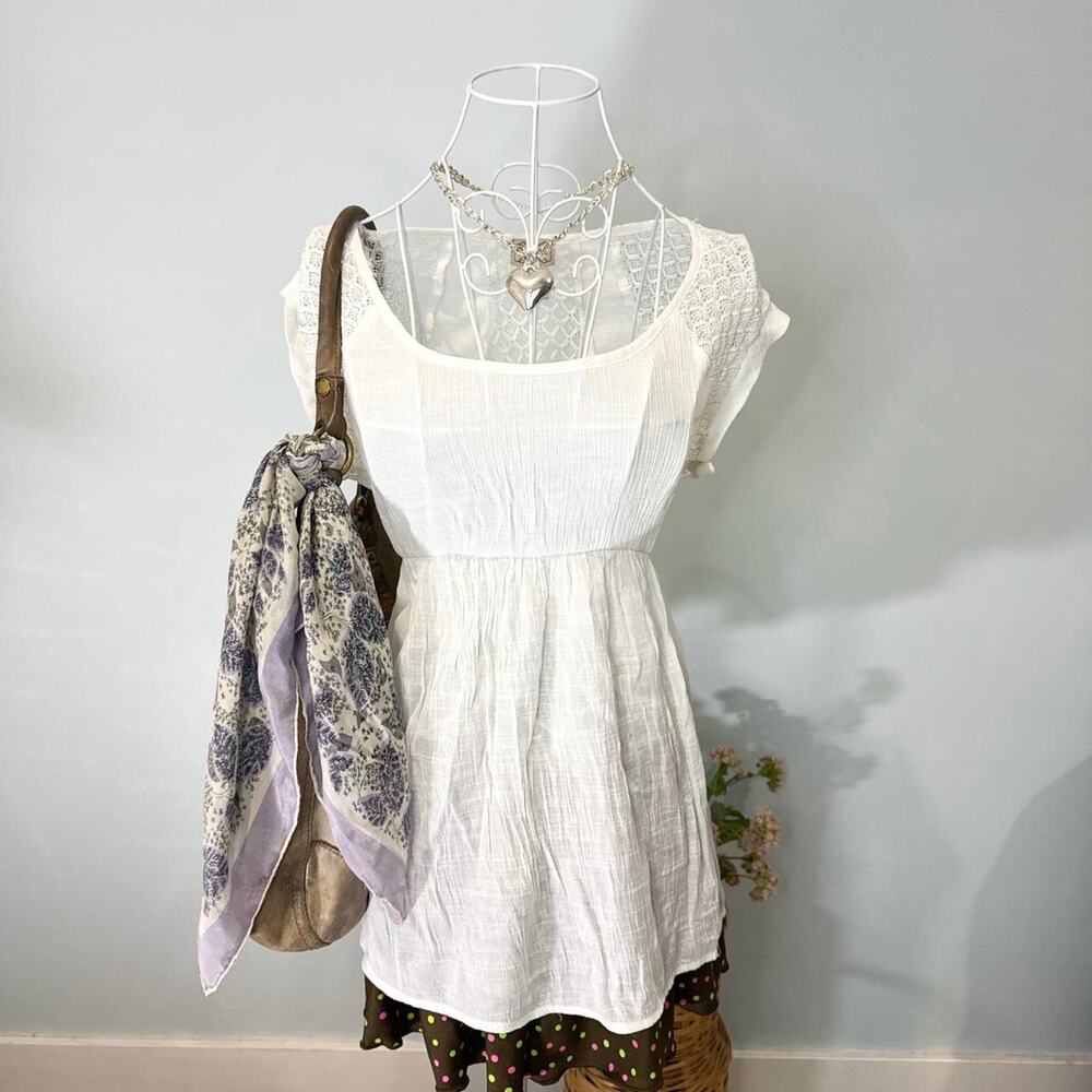 Cute vintage y2k fitted white babydoll top with lace embroidery